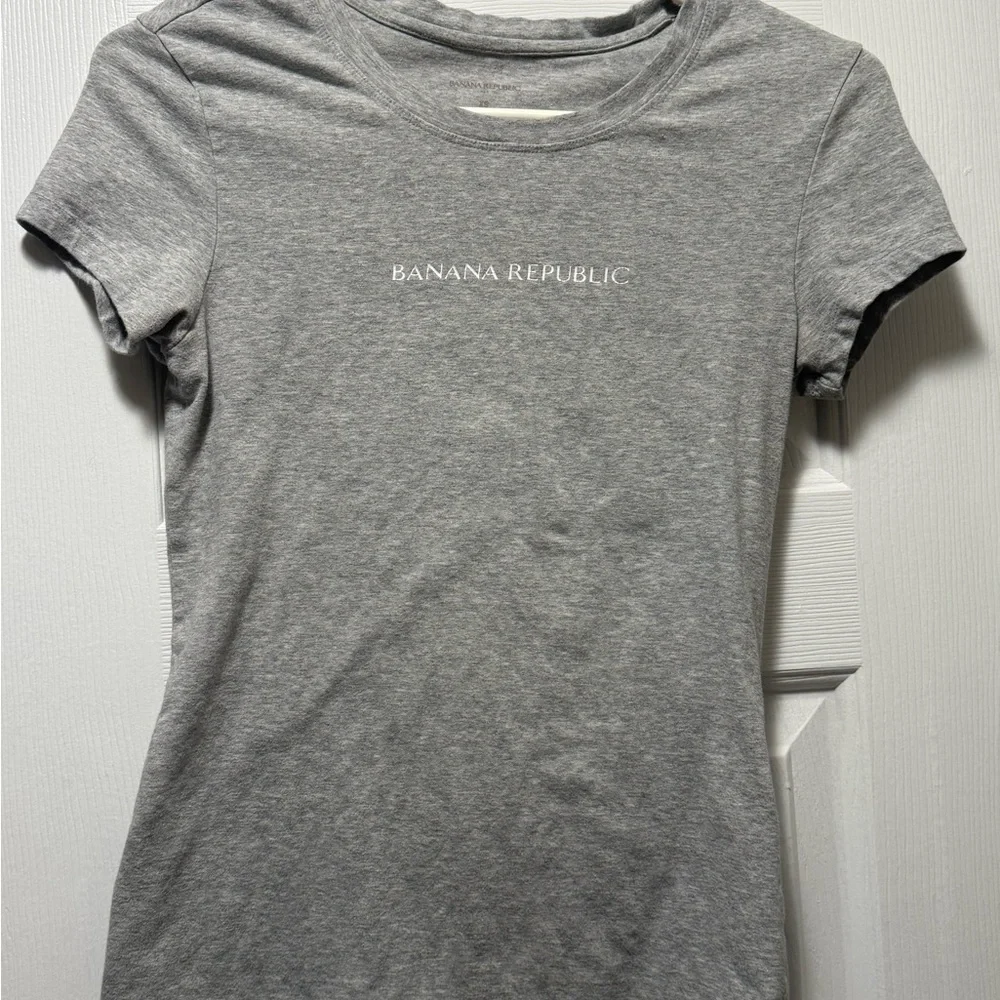 Banana Republic Heather Gray Short Sleeve Tee - Picture 1 of 3